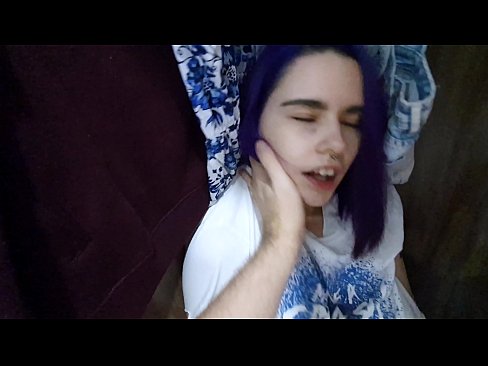 ❤️ Na maua lo'u tuafafine i totonu o le kapoti ma fesoasoani ia te ia e fa'ama ❌ Na'o le porn